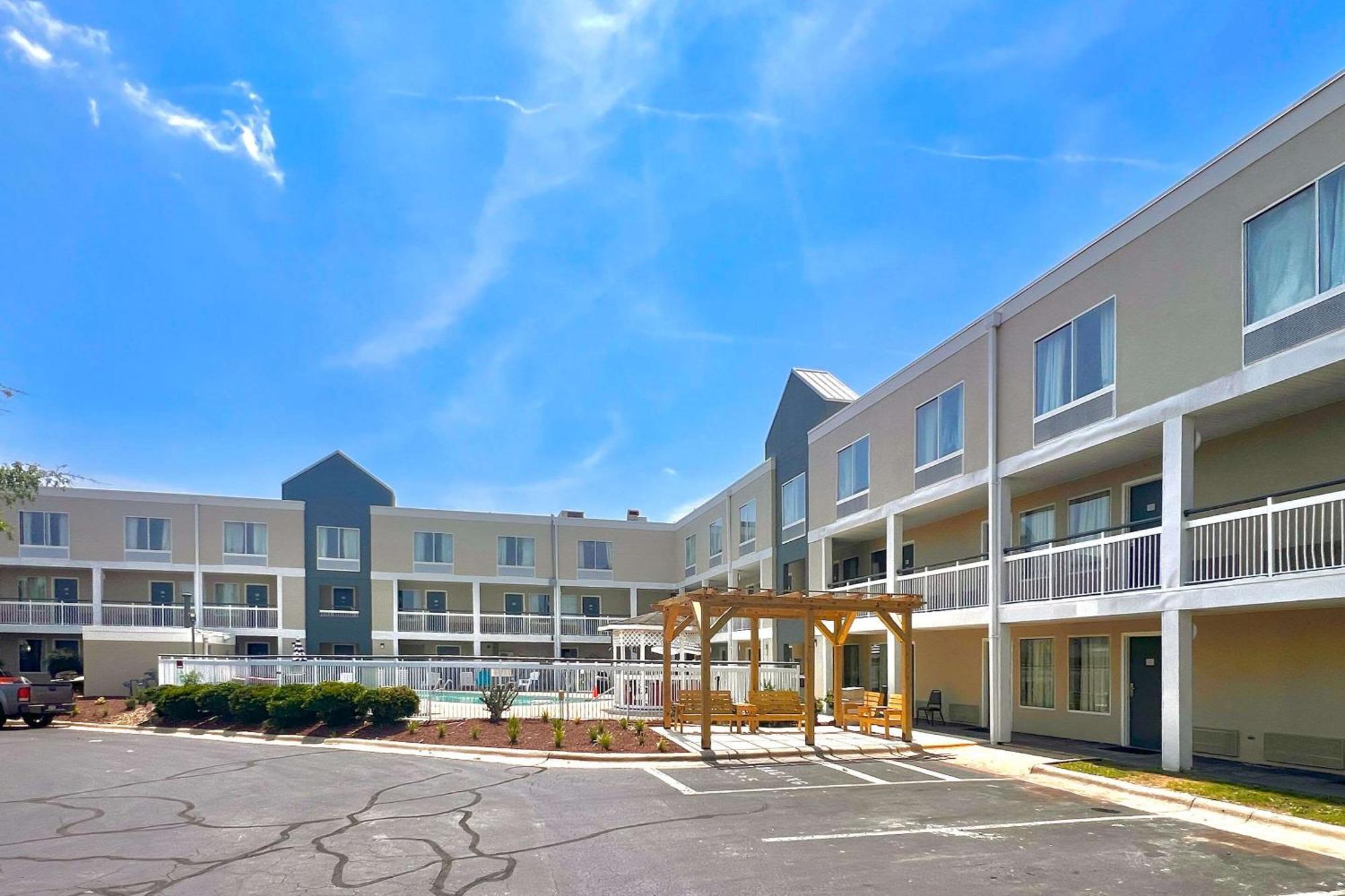 Quality Inn Rocky Mount Eksteriør billede