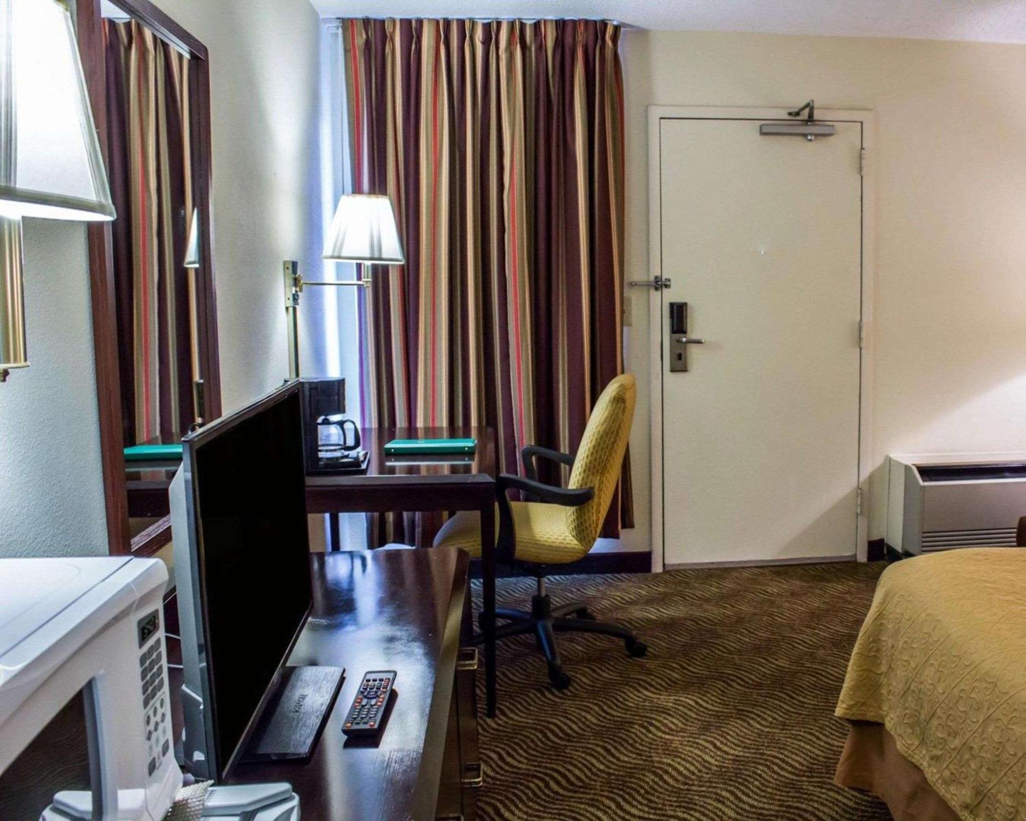 Quality Inn Rocky Mount Eksteriør billede